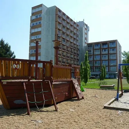Apartament Lena Apartman *