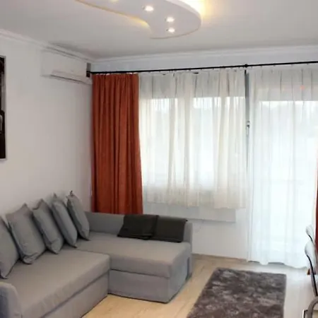 Apartament Lena Apartman *