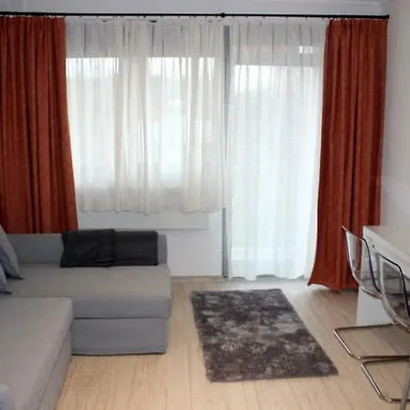 Apartament Lena Apartman *