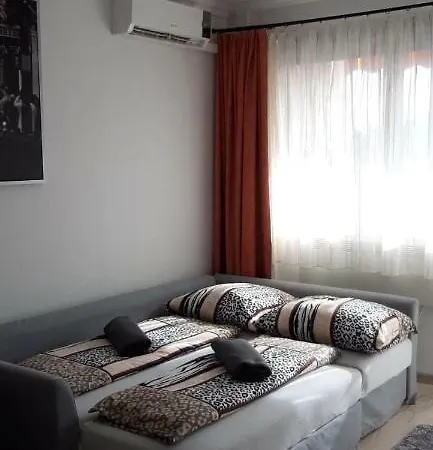 Lena Apartman