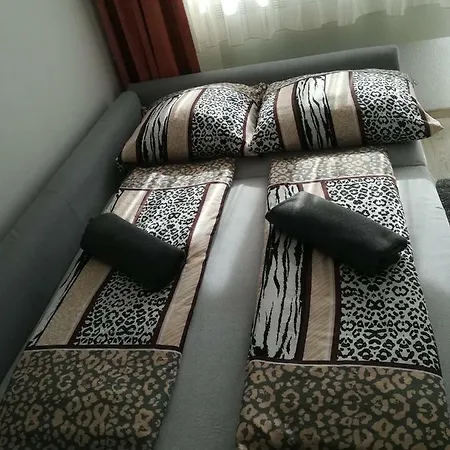 Lena Apartman