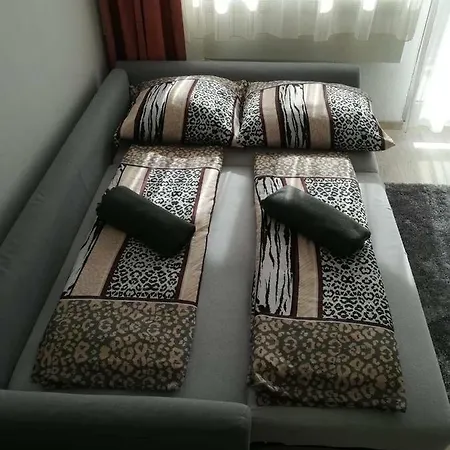 Lena Apartman