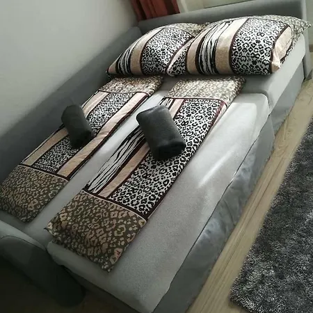 Lena Apartman