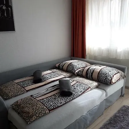 Apartament Lena Apartman *